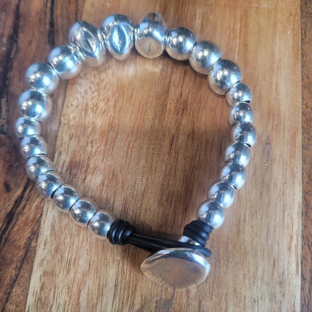 Uno de 50  Fabulously inspired layering bracelet.